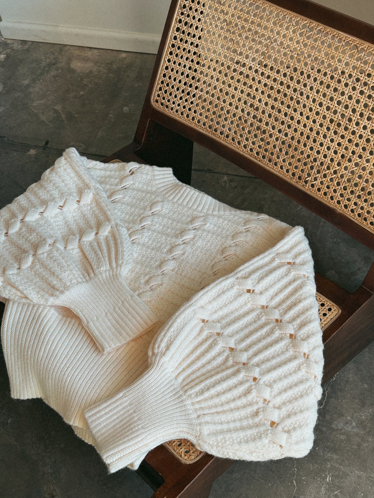 OFF WHITE CABLE KNIT SWEATER