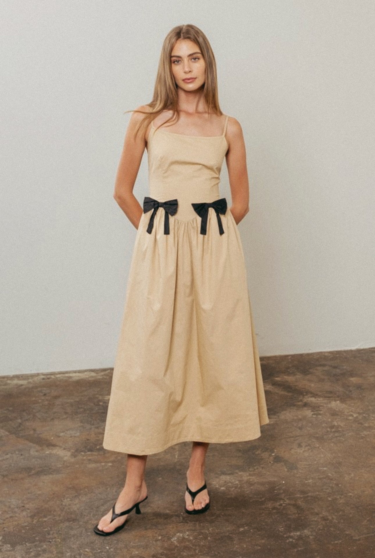 SQUARE NECK RIBBON MIDI DRESS