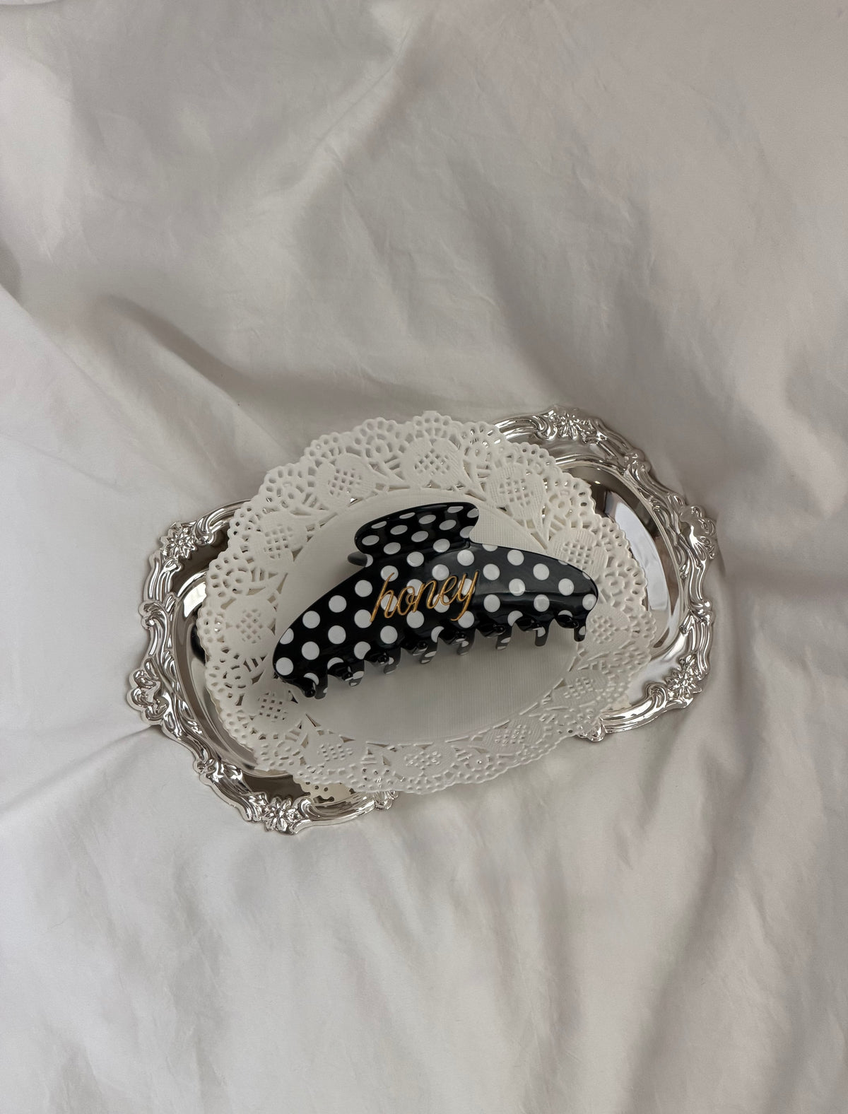 BLACK/WHITE POLKA DOT CLAW CLIP