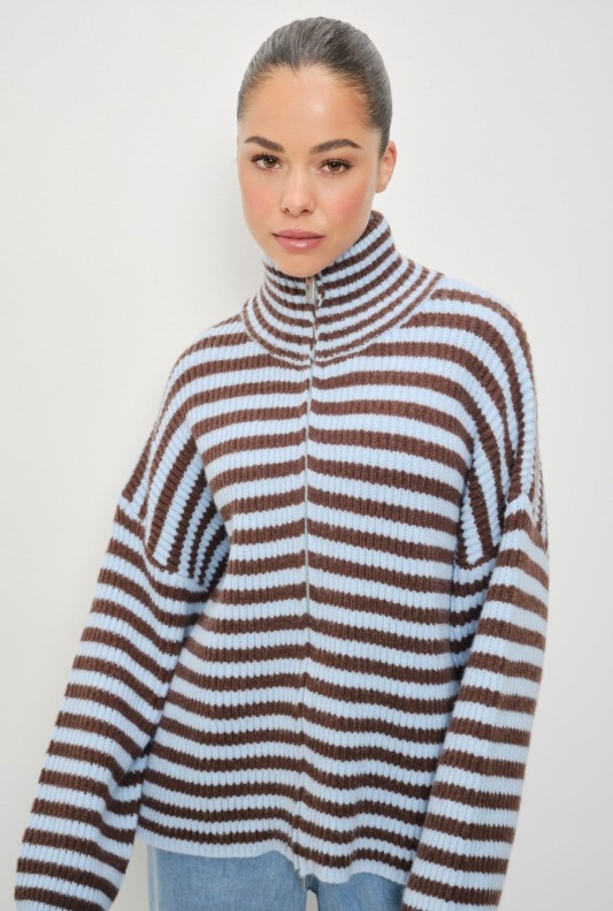 BROWN/BLUE MOCKED NECK ZIP UP JACKET