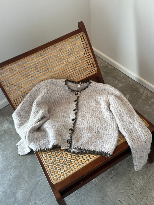 SPECKLED YARN BUTTON DOWN CARDIGAN