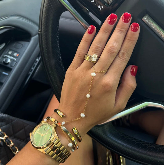 PEARL HAND CHAIN